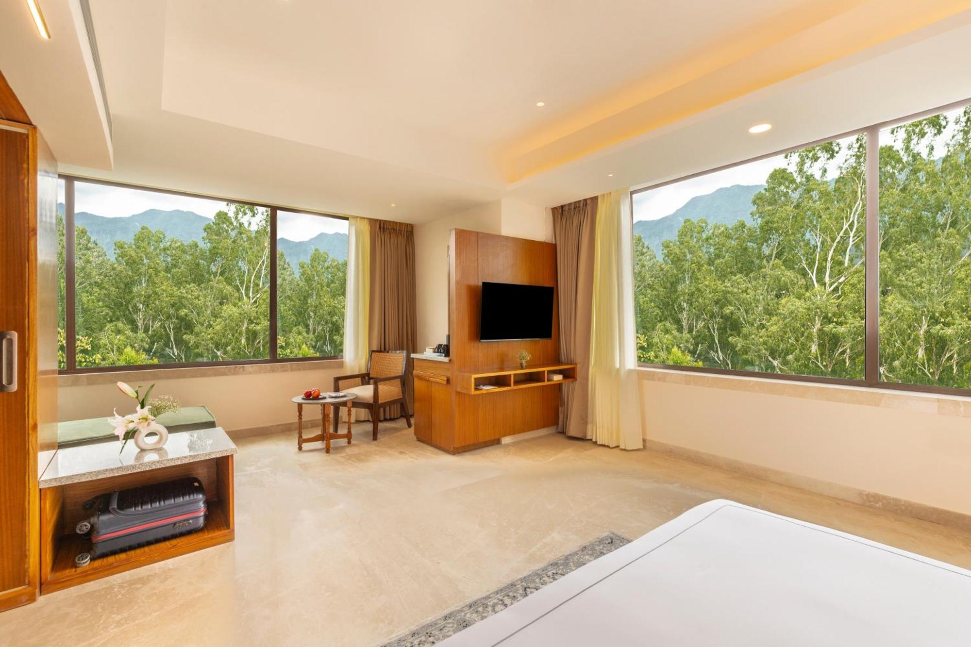 The Prominence Mussoorie Road Dehradun Hotel Exterior photo