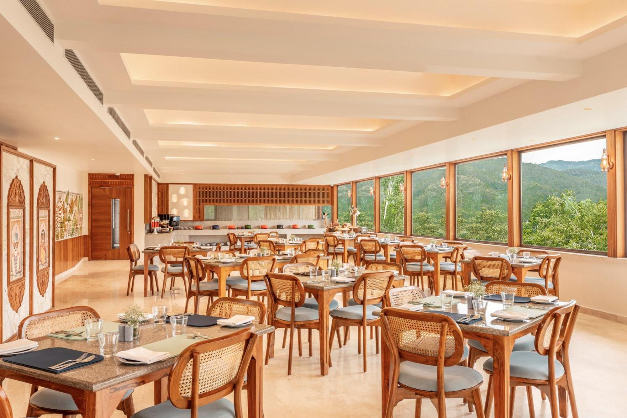 The Prominence Mussoorie Road Dehradun Hotel Exterior photo